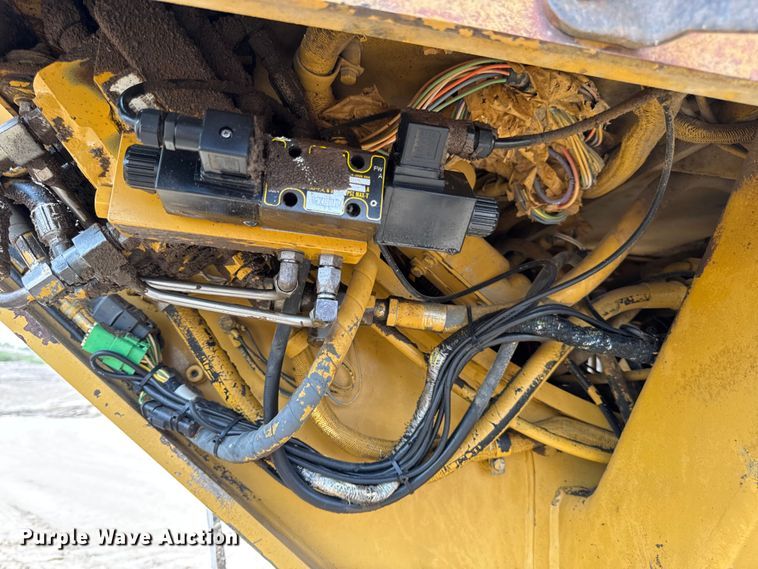 image for item DW6597 1997 Caterpillar 140H motor grader