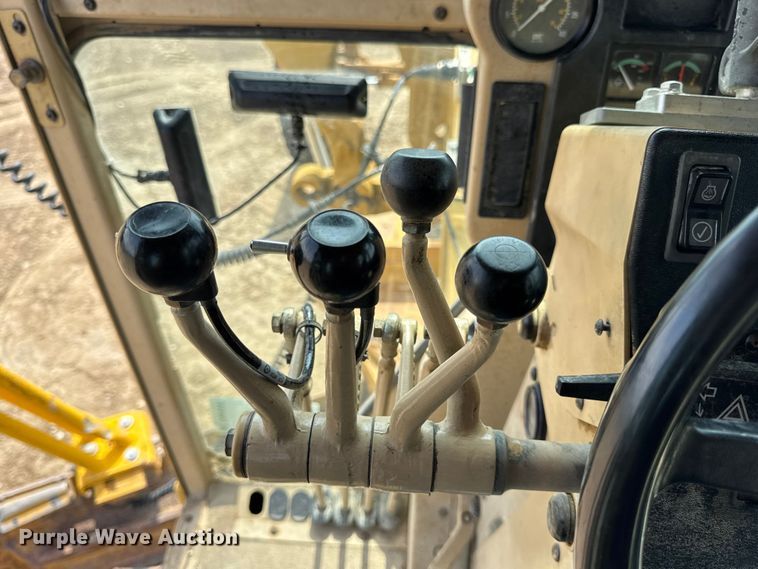 image for item DW6597 1997 Caterpillar 140H motor grader