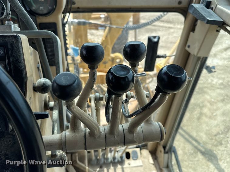 image for item DW6597 1997 Caterpillar 140H motor grader