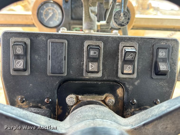 image for item DW6597 1997 Caterpillar 140H motor grader