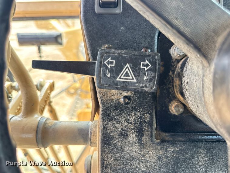 image for item DW6597 1997 Caterpillar 140H motor grader