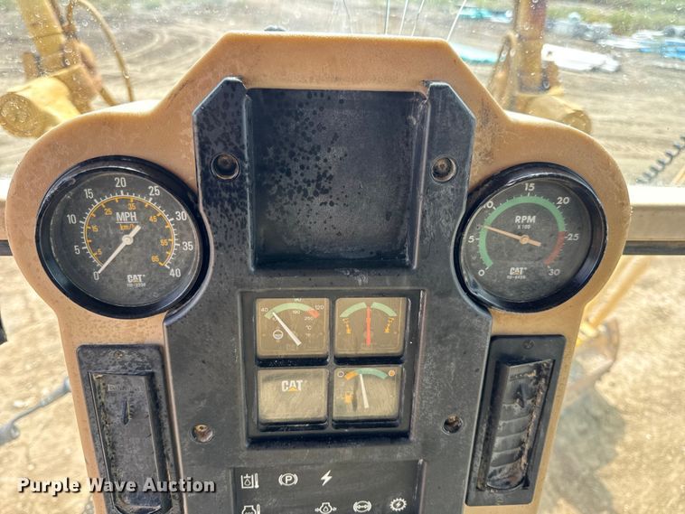 image for item DW6597 1997 Caterpillar 140H motor grader