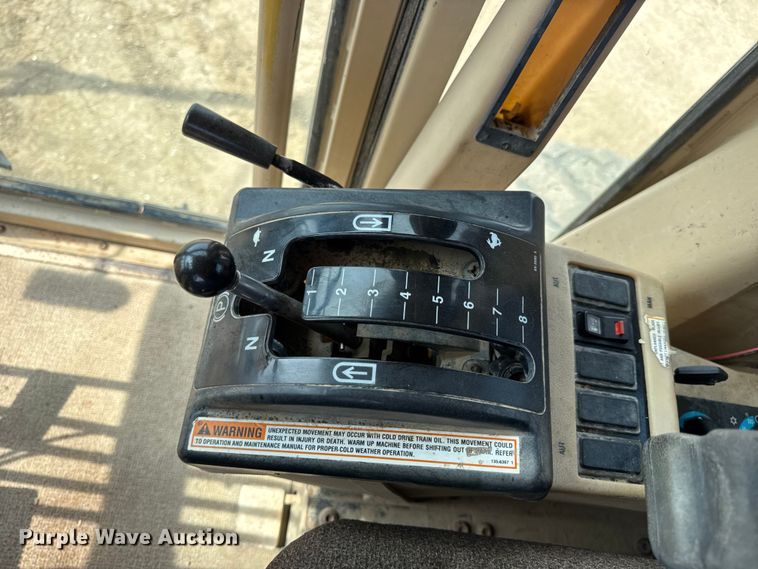 image for item DW6597 1997 Caterpillar 140H motor grader