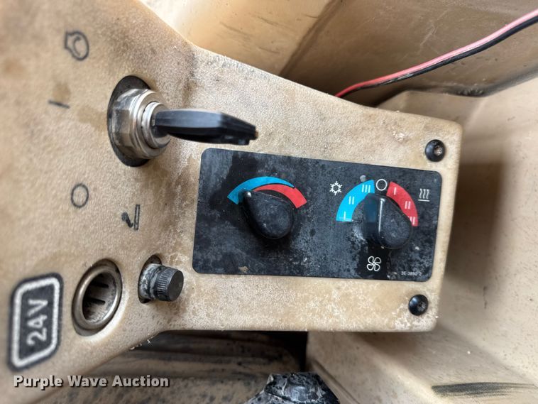 image for item DW6597 1997 Caterpillar 140H motor grader