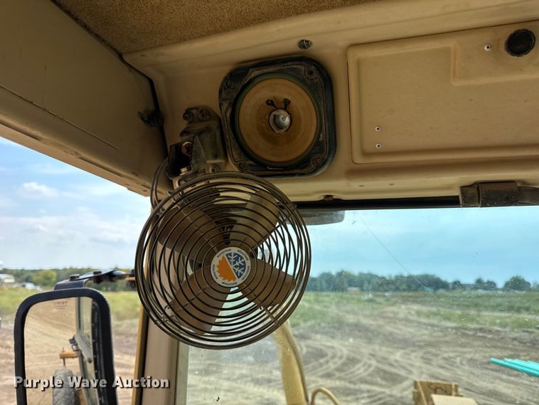 image for item DW6597 1997 Caterpillar 140H motor grader