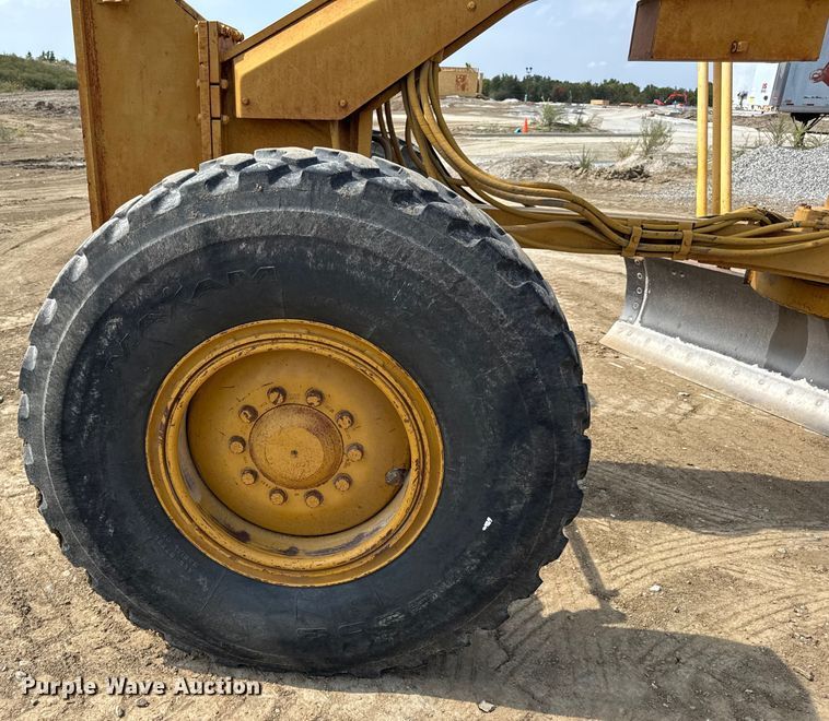 image for item DW6597 1997 Caterpillar 140H motor grader