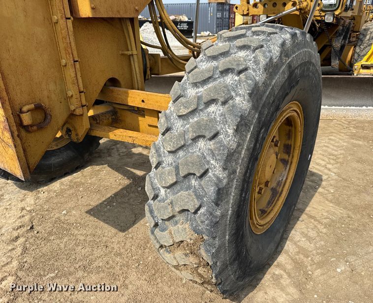 image for item DW6597 1997 Caterpillar 140H motor grader