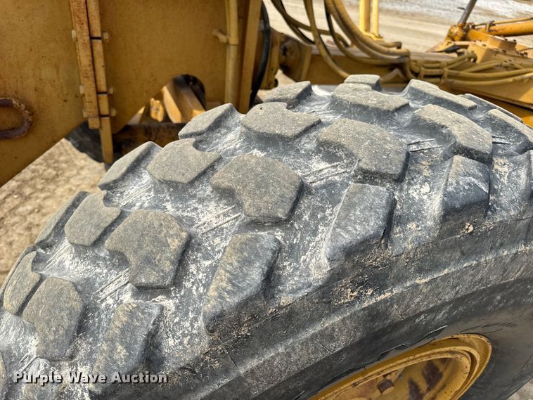 image for item DW6597 1997 Caterpillar 140H motor grader