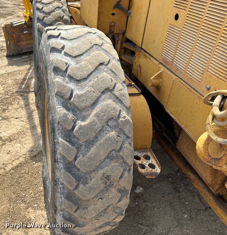 image for item DW6597 1997 Caterpillar 140H motor grader