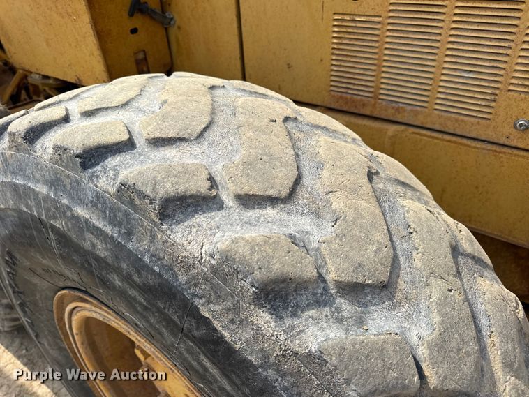 image for item DW6597 1997 Caterpillar 140H motor grader