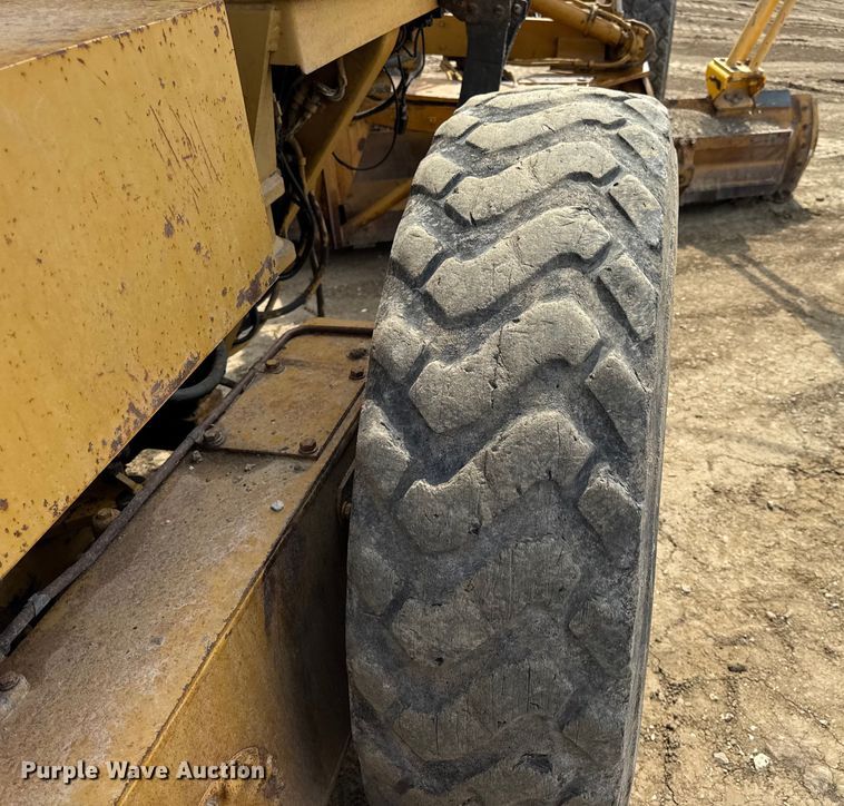 image for item DW6597 1997 Caterpillar 140H motor grader