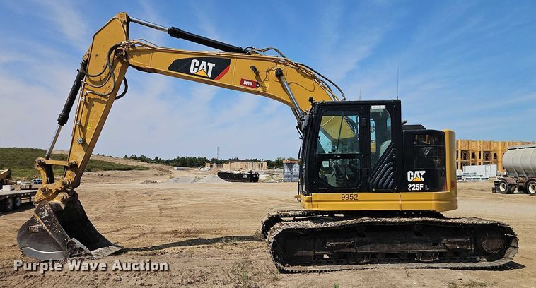 image for item DW6598 2018 Caterpillar 325F L excavator
