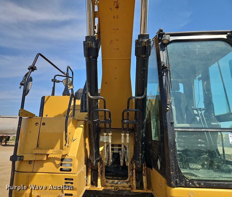 image for item DW6598 2018 Caterpillar 325F L excavator