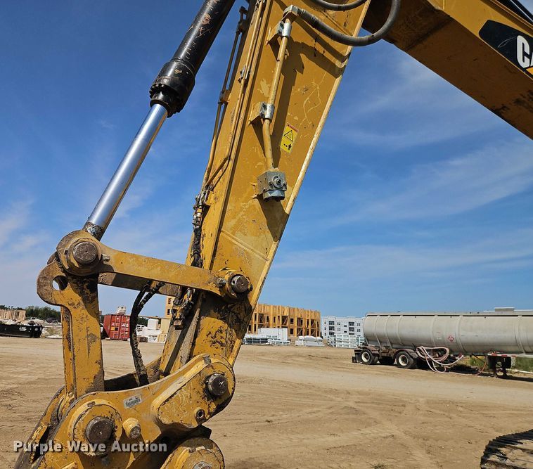 image for item DW6598 2018 Caterpillar 325F L excavator