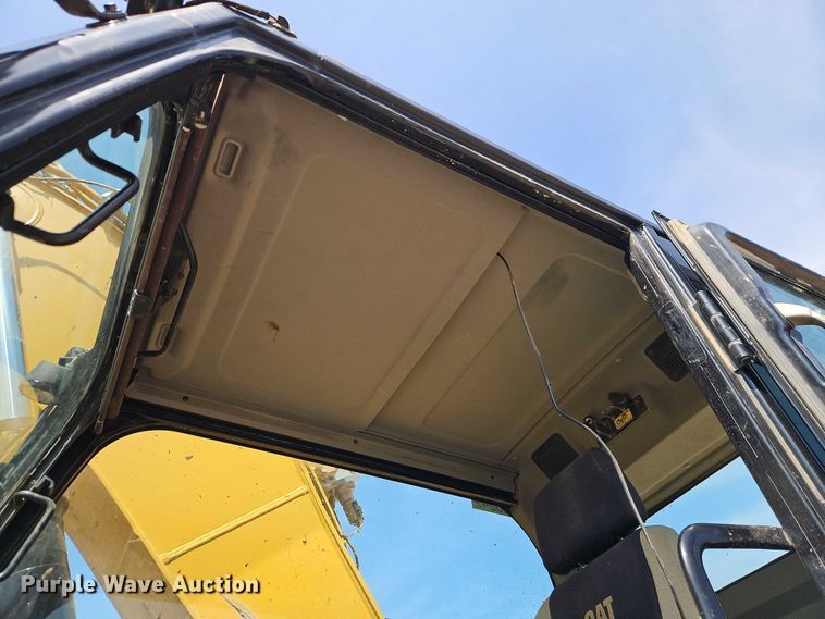 image for item DW6598 2018 Caterpillar 325F L excavator