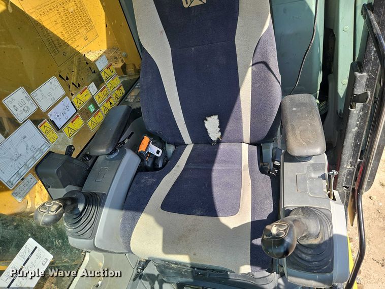 image for item DW6598 2018 Caterpillar 325F L excavator