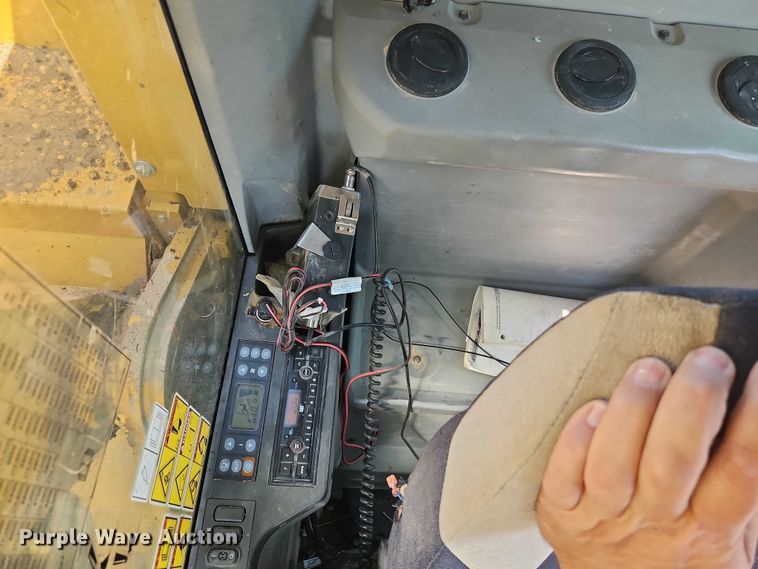 image for item DW6598 2018 Caterpillar 325F L excavator