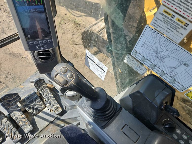 image for item DW6598 2018 Caterpillar 325F L excavator