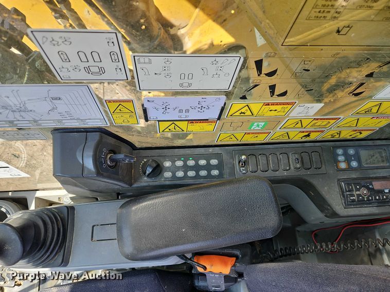image for item DW6598 2018 Caterpillar 325F L excavator