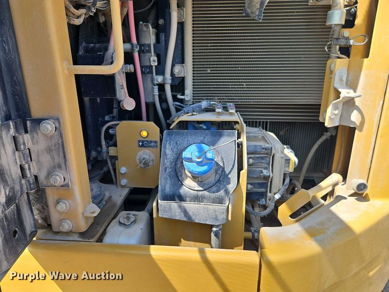 image for item DW6598 2018 Caterpillar 325F L excavator