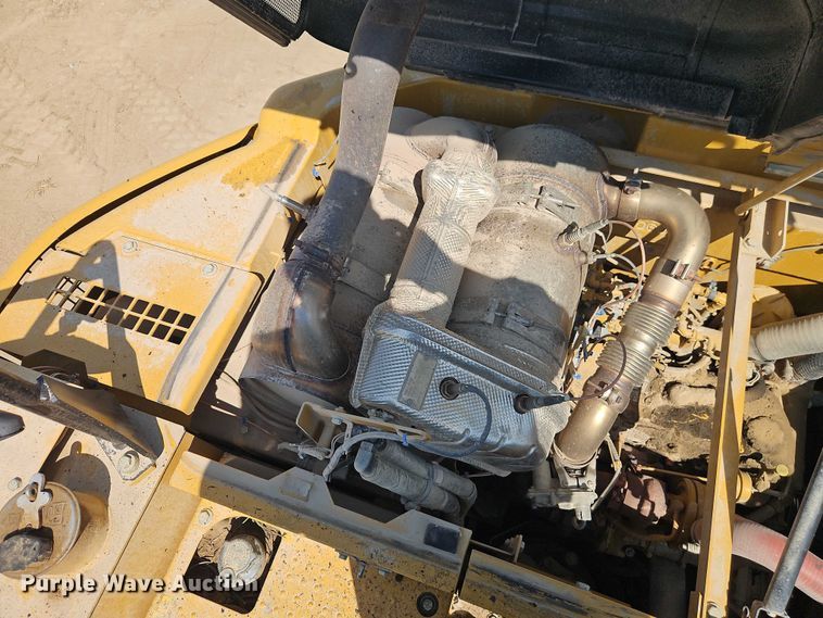 image for item DW6598 2018 Caterpillar 325F L excavator