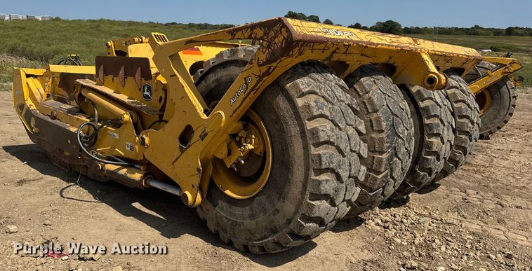 image for item DW6602 2012 John Deere 2112C scraper