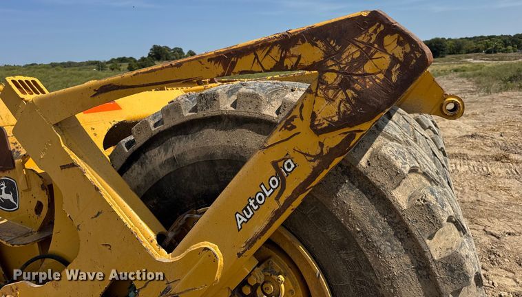 image for item DW6602 2012 John Deere 2112C scraper