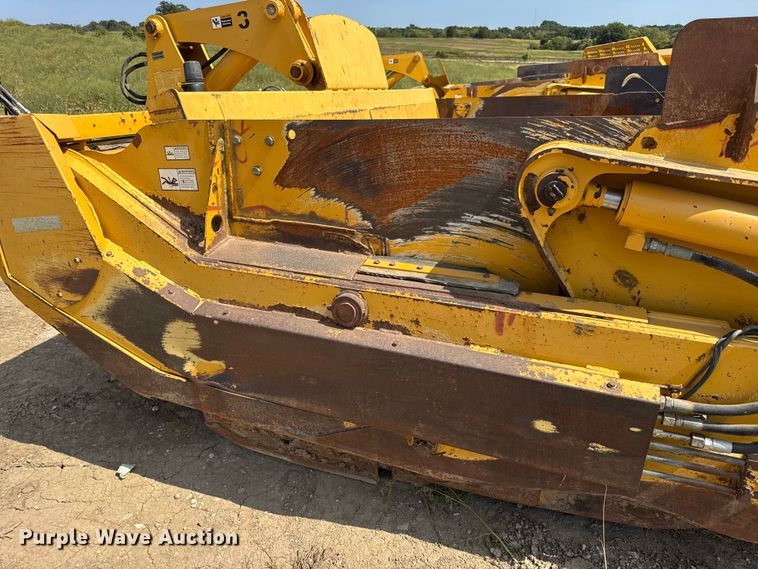 image for item DW6602 2012 John Deere 2112C scraper