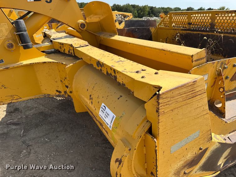 image for item DW6602 2012 John Deere 2112C scraper