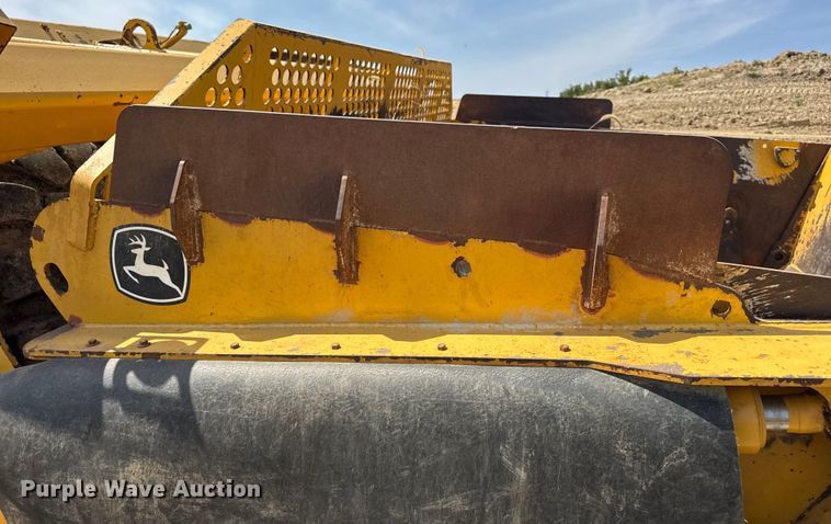 image for item DW6602 2012 John Deere 2112C scraper