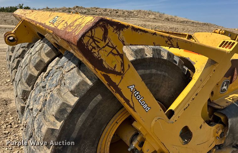 image for item DW6602 2012 John Deere 2112C scraper