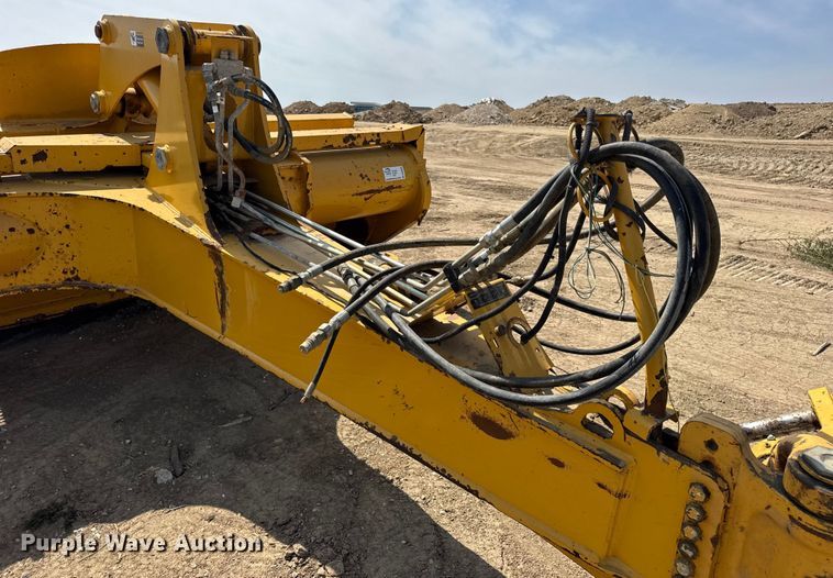 image for item DW6602 2012 John Deere 2112C scraper