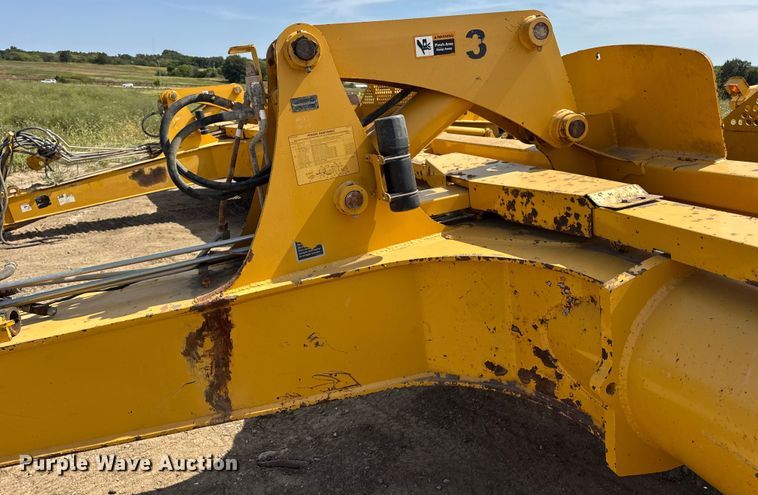 image for item DW6602 2012 John Deere 2112C scraper