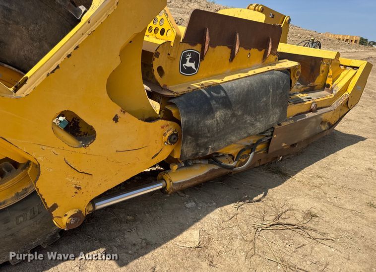 image for item DW6602 2012 John Deere 2112C scraper