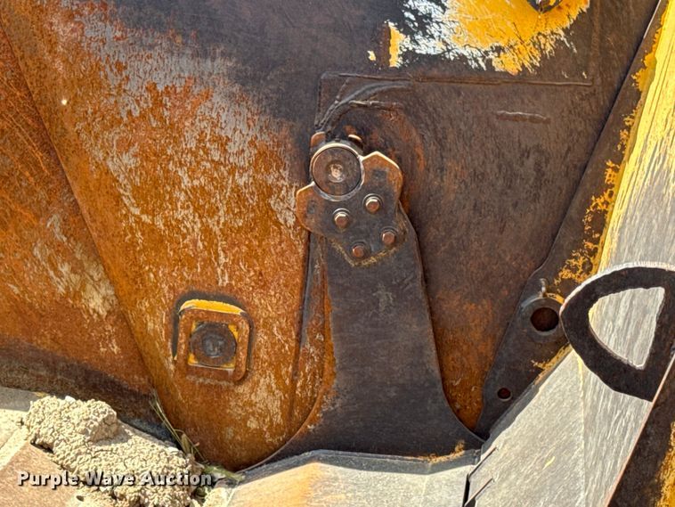 image for item DW6602 2012 John Deere 2112C scraper