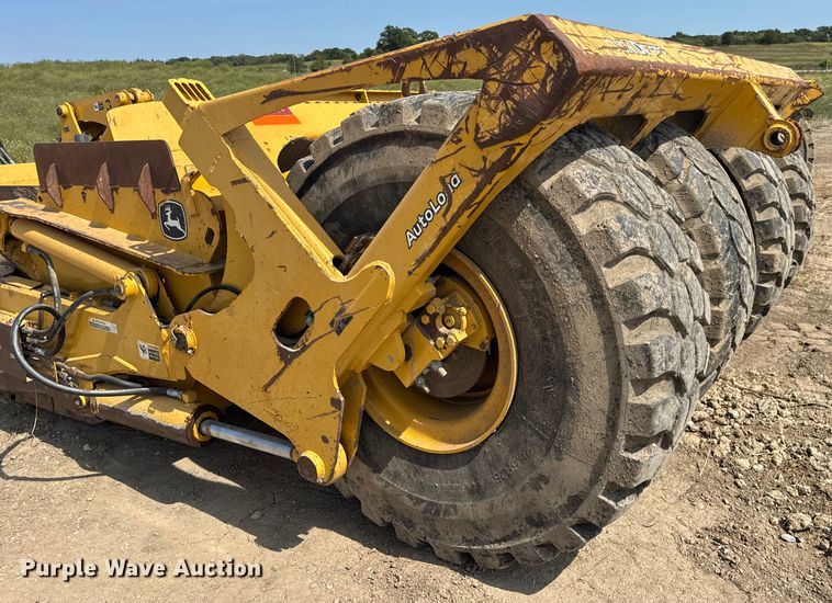 image for item DW6602 2012 John Deere 2112C scraper