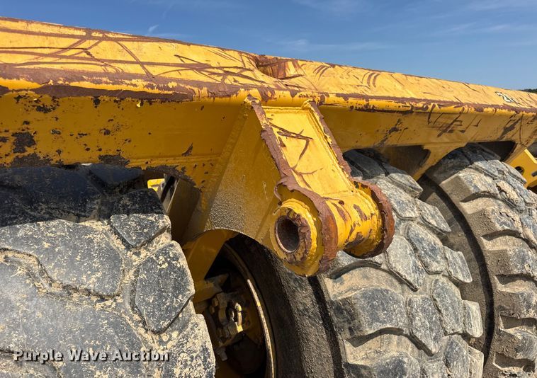 image for item DW6602 2012 John Deere 2112C scraper