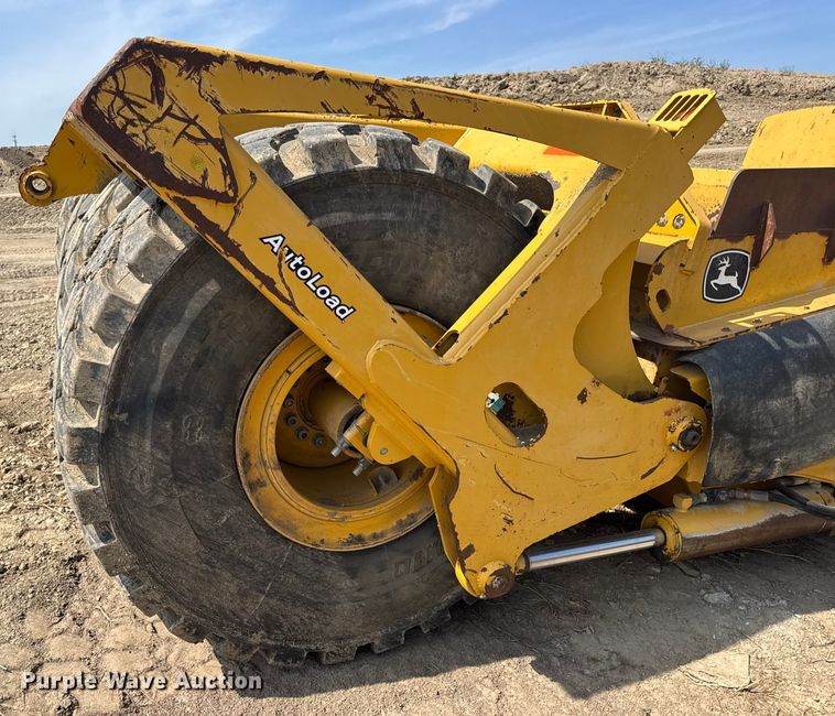 image for item DW6602 2012 John Deere 2112C scraper