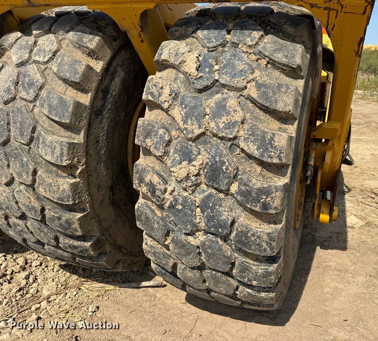 image for item DW6602 2012 John Deere 2112C scraper