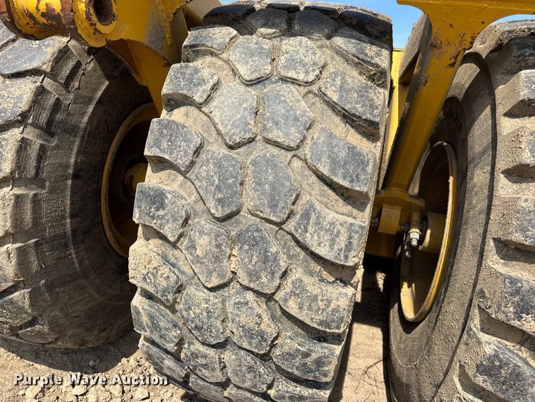 image for item DW6602 2012 John Deere 2112C scraper