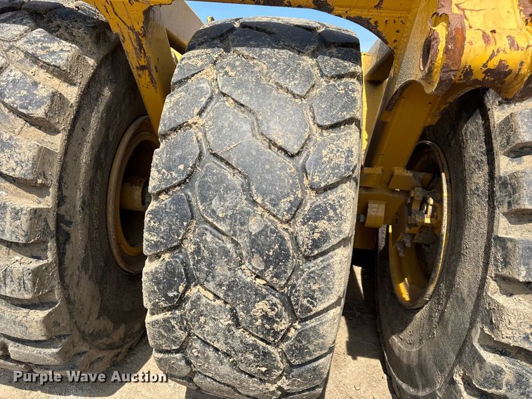 image for item DW6602 2012 John Deere 2112C scraper