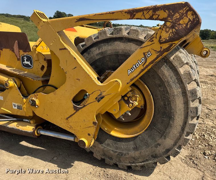 image for item DW6602 2012 John Deere 2112C scraper