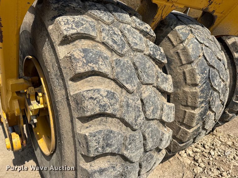 image for item DW6602 2012 John Deere 2112C scraper