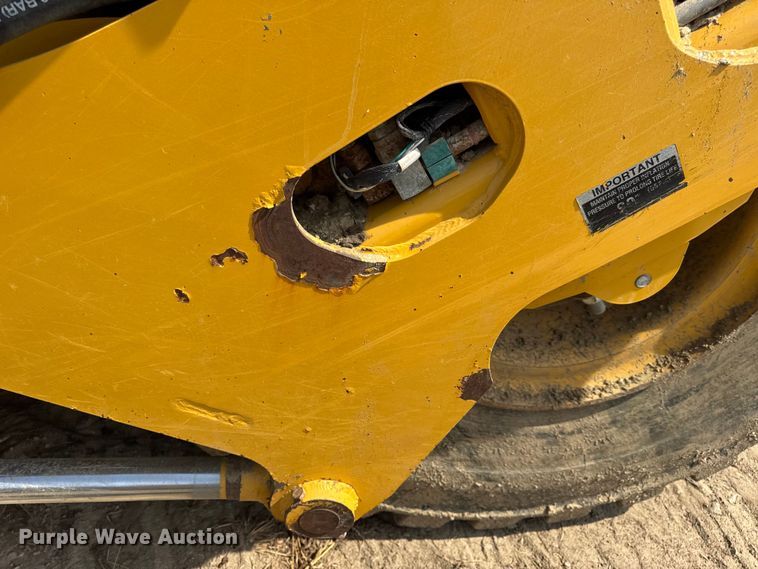 image for item DW6604 2012 John Deere 2112C scraper