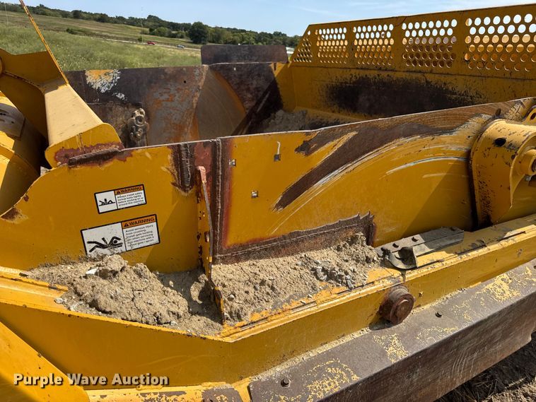 image for item DW6604 2012 John Deere 2112C scraper