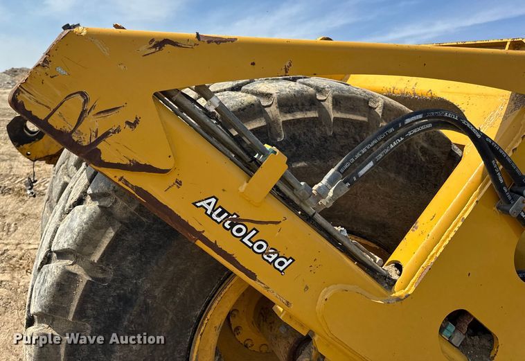 image for item DW6604 2012 John Deere 2112C scraper