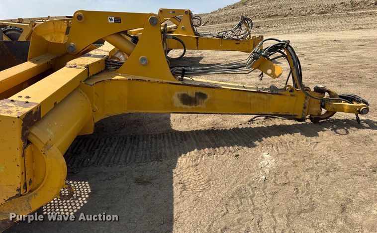 image for item DW6604 2012 John Deere 2112C scraper