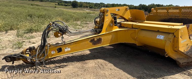 image for item DW6604 2012 John Deere 2112C scraper