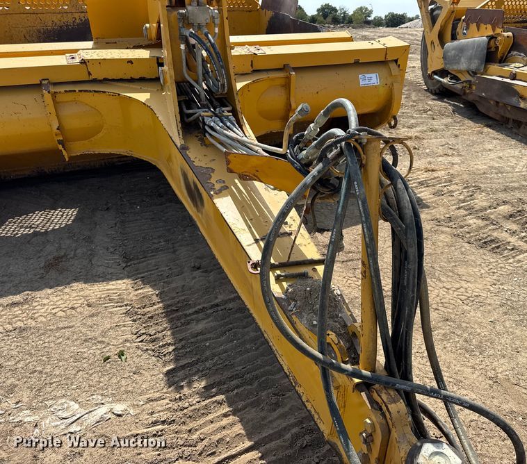 image for item DW6604 2012 John Deere 2112C scraper