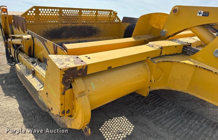 image for item DW6604 2012 John Deere 2112C scraper